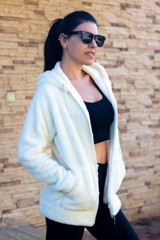 Kadın Beyaz Peluş Yumoş Fermuarlı Kapüşonlu Cepli Welsoft Ceket 22kckteres 001