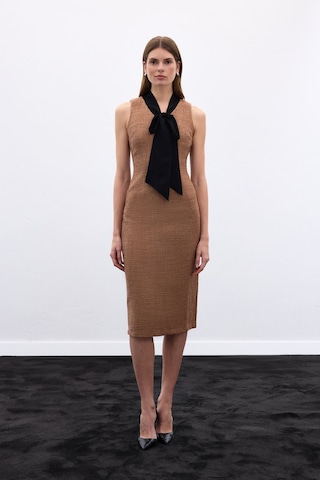 Fularlı Kolsuz Tüvit Elbise - Karamel-136639 Karamel