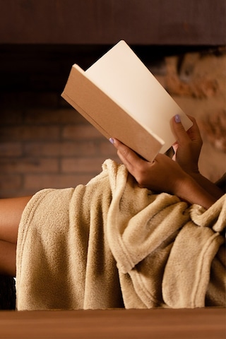 Noel Şapkalı Yavru Köpek Baskılı Dekoratif Yastık Kırlent Opsiyonel Battaniye 2 İn 1 Çok Renkli