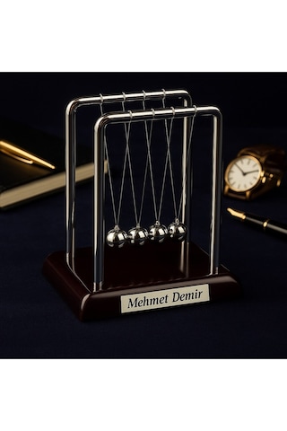 İsim Yazılı Kişiye Özel Newton Sarkaçı Metal Denge Topu Masaüstü Ofis Şık Dekoratif Hediye Orta Boy