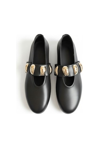 Ne&ve Shoes Siyah Hakiki Deri Gold Aksesuar Detaylı Lastikli Kadın Şık Ve Rahat Babet