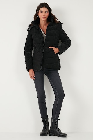 Lela Kapitoneli Slim Fit Çıkarılabilir Kapüşonlu Bayan Mont 497Mara Siyah