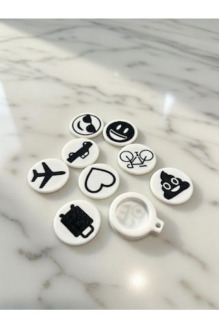 Mini Emoji Apple Uyumlu AirTag Kılıfı - Gizli Takip Tutucu Anahtarlık 3d Baskılı, Beyaz/siyah Şık Tasarım Poop