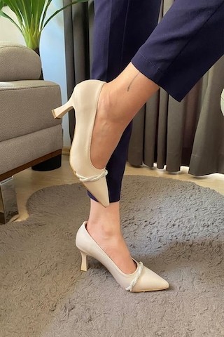 Kadın Krem Cilt Taş Detaylı Sivri Burun 7,5 Cm Topuklu Stiletto Krem