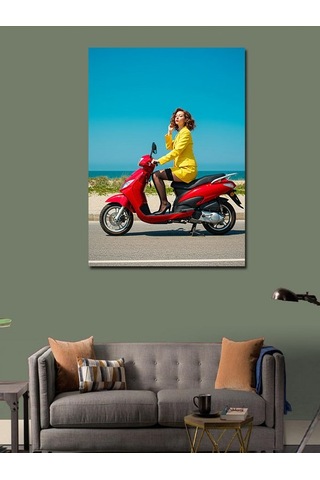 Kanvas Tablo Kırmızı Scooter Ve Kadın 70cmx100cm