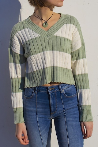 Madmext Yeşil V Yaka Çizgili Crop Kadın Kazak Mg1441 - Yeşil