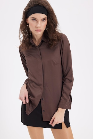 Tudors Kadın Slim Fit Dar Kesim Vucüda Oturan Uzun Kollu Gizli Düğme Detaylı Kahverengi Basic Gömlek-41567 Kahverengi
