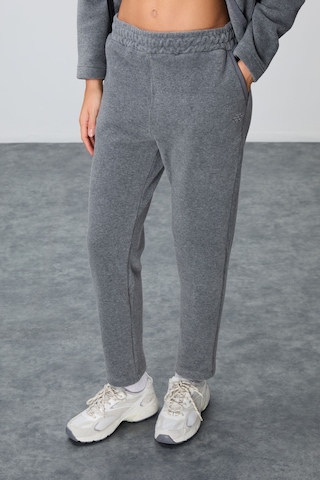 Tommy Life Gri Melanj Kalın Yumuşak Dokulu Kapüşonlu Oversize Nakışlı Polar Kadın Eşofman Takım -95338 GRİ MELANJ