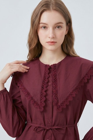 Saade Bordo Oversize Kalıp Dantelli Riviera Geniş Yaka Bağlamalı Gömlek