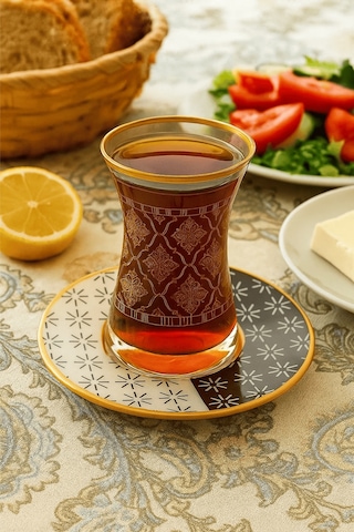 12'li Altın Yaldızlı İnce Belli Cam Çay Bardağı Ve Desenli Çay Tabağı Çok Renkli