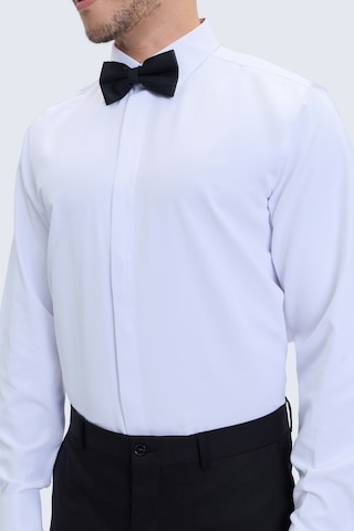 Hatemoğlu Beyaz Comfort Fit Slim Yaka Damatlık Gömlek
