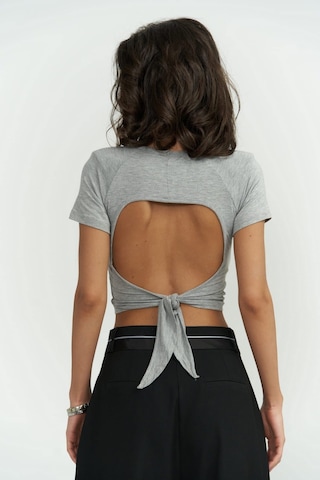Mai Collection Mai Studios Co. Perla Vatkalı Gri Crop Bluz Gri