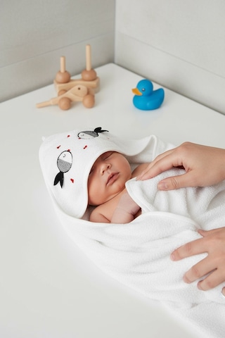 Bebek Kundak Havlu %100 Pamuk Nakışlı 75x75 CM - Fish
