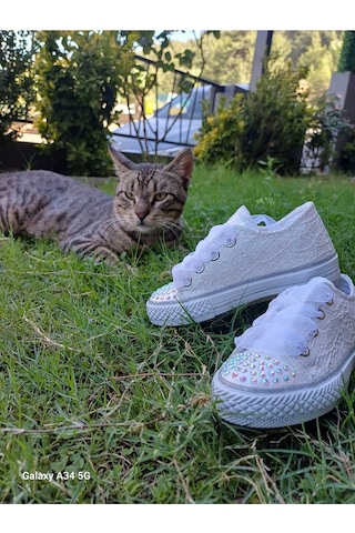 Scarpe Magiche Beyaz Kız Çocuğu Ayakkabısı Işıklı 31-35 Numara Arası Işıksızdır Beyaz