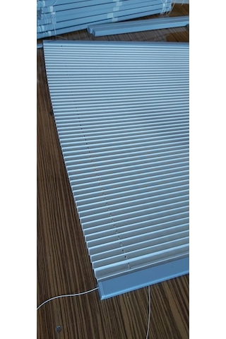 Cam Balkon Perdesi. Plise Perde Altın