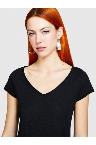 Sisley Pamuk Modal Karışımlı Normal Kalıp V Yaka T-shirt Kadın Siyah T-shirt - 324p3tnhl4007