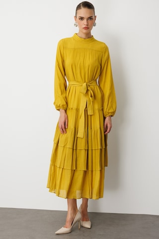 Hardal Mizalle Kat Pileli Maksi Koyu Sarı Elbise Sarı