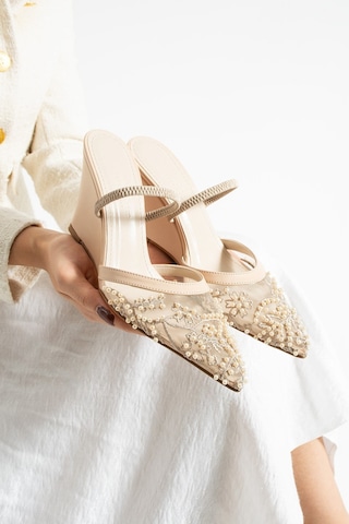 Lebibe Shoes Dıa Ten Kadın 9 Cm Dolgu Topuklu İncili Bantlı Abiye Gelin Düğün Ayakkabısı Terliği