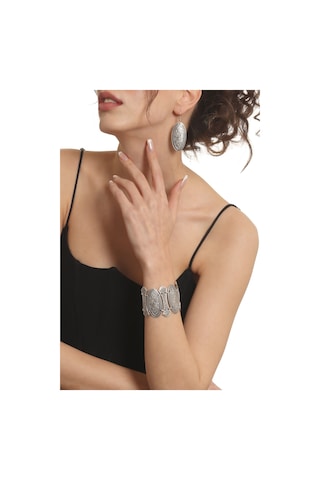 Kadın Antik Gümüş Kaplama Etnik Motifli Oval Formlu Küpe &bileklik Set Gümüş