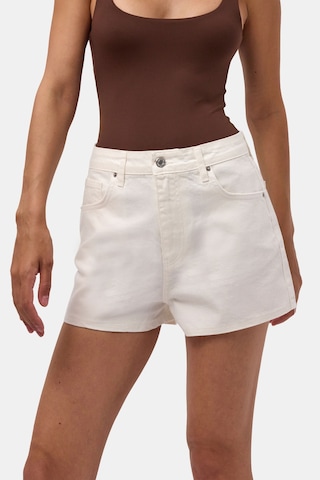 Itsbasic Kadın Kırık Beyaz 7s6-101 Mini Mom Denim Şort