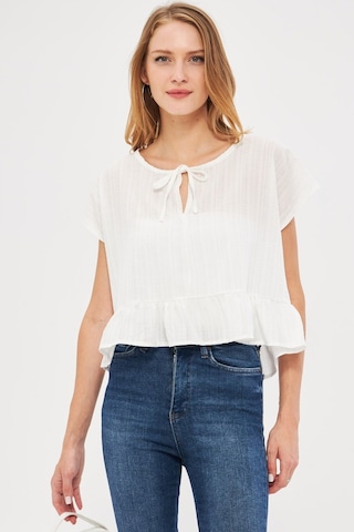 Armonika Kadın Beyaz Yarasa Kol Yakası Bağlamalı Eteği Fırfırlı Oversize Crop Bluz Arm-24y001088
