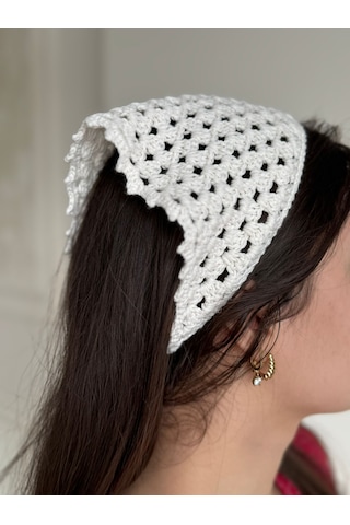 Kadın El Örgüsü Üçgen Bandana Saç Aksesuarı Beyaz