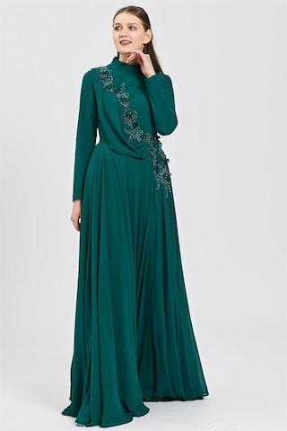 Çiçek Nakışlı, Hakim Yakalı, Şifondan Oluşan Abiye Elbise Zümrüt Zümrüt Yeşili