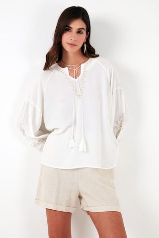 Lela Yakası Bağlamalı Kolları Nakışlı V Yaka Regular Fit Bayan Bluz 611Bz0368 Ekru