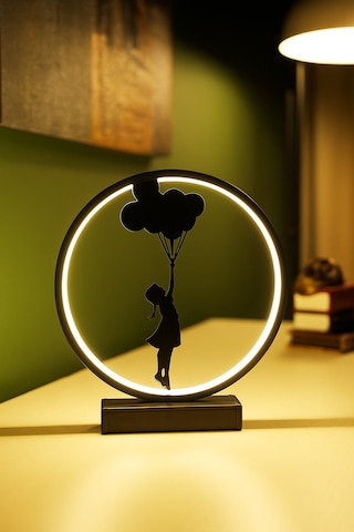 Balonla Uçan Kız Figürlü Kablolu Led Masa Lambası Sanatsal Dekoratif Gece Işığı Balonkız