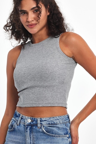 Comeor Kadın Gri Fitilli Görünümlü Askılı Kalın Esnek Örme Basic Crop Atlet Bluz Cmrb93