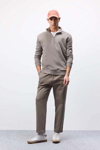 DeFacto Comfort Regular Fit Rahat Kalıp Fermuarlı Dik Yaka Basic Düz Sweatshirt X7405AZ25SPKH510
