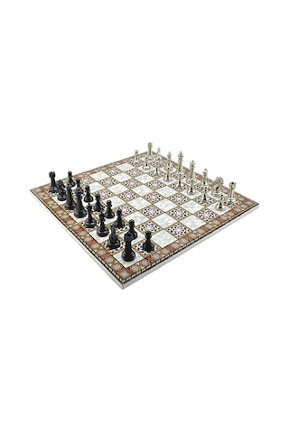 Gifthome Premium Black Metal Klasik Satranç Takımı Ve Katlanır Sedef Desenli Mdf Tahtası 43x43 Cm.