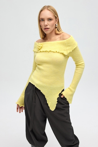 Mai Collection Mai Studios Co. Casica Carmen Yaka Sarı Triko Kazak sarı