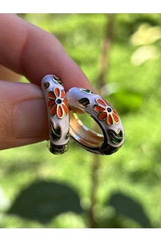 Vintage Mineli Çiçekli Beyaz Kadın Çelik Küpe Beyaz