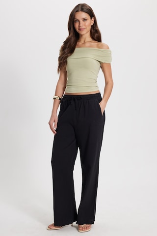 Tudors Kadın Slim Fit Dar Kesim Pamuklu Kayık Yaka Kısa Kollu Likralı Yeşil Bluz-50359 YEŞİL