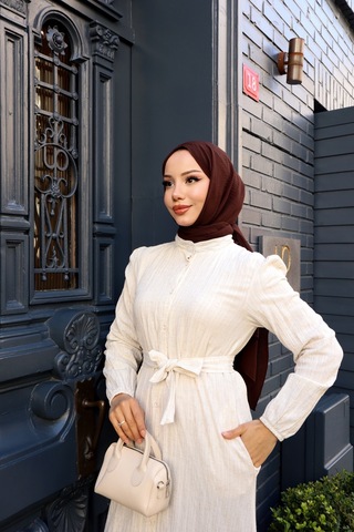 Kadın Kirli Beyaz Boydan Düğmeli Eteği Piliseli Kuşaklı Lara Keten Uzun Tesettür Elbise Kirli Beyaz