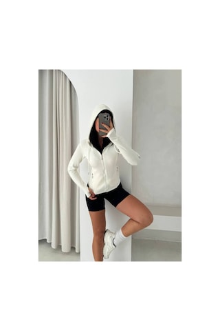 Gugus Kadın Spor Ceket Fermuarlı Kapüşonlu Parmak Geçirmeli Modal Kumaş Ekru