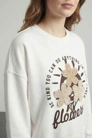 Quzu 26yswt01647 Patch Detaylı Kadın Sweatshirt Ekru