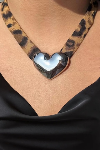 Caş Dekorasyon Gümüş Renk Leopar Desen Kalp Motif Kolye Gümüş