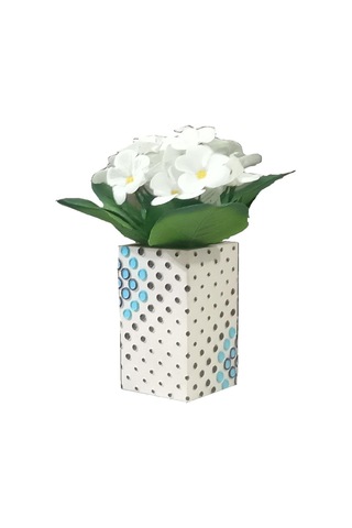 Vazoda Beyaz Yapay Çiçek Dekoratif Puanlı Poliresin Vazo Dahil 6 x 6 x 15 CM