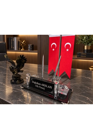 Kişiye Özel Çift Kalemli Kristal Masa İsimliği Türk Bayraklı Kartal Figürlü 3 Parça Siyah