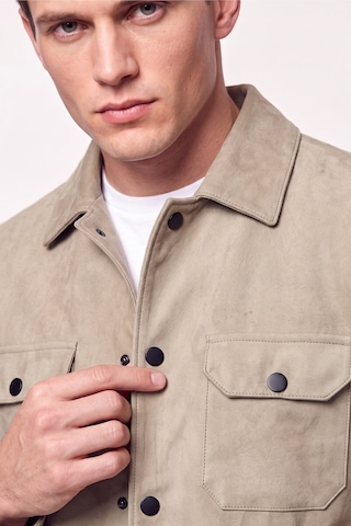 Comfort Fit Pamuklu Yan Cepli Çıtçıtlı Gömlek Modelli Bej Mont Mt 181