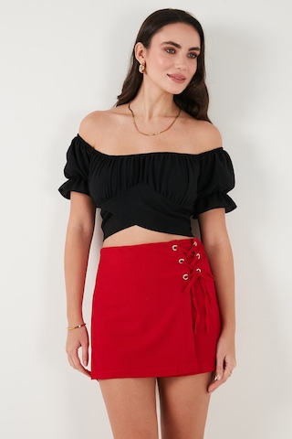 Lela Regular Fit Madonna Yaka Bağlama Detaylı Crop Bayan Bluz 6527017 Siyah