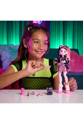 MONSTER HIGH® DRACULAURA™ Bebek JHK29