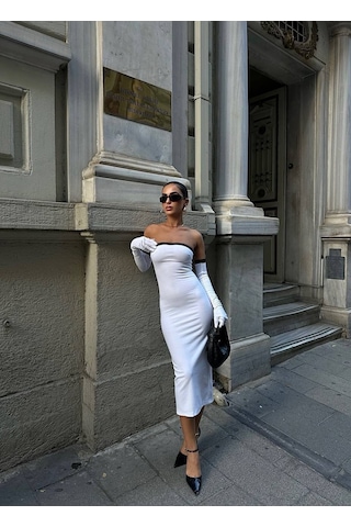 Kadın Dalgıç Kumaş Askısız Yırtmaç Detaylı Elbise Beyaz
