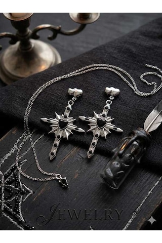 Dükkan Design Kalpli Gotik Haç Küpe Gümüş - Siyah