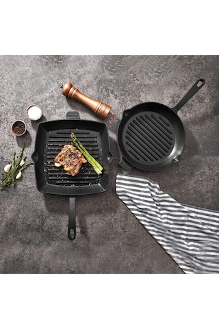 Korkmaz A2846-1 Cata Kare Grill Döküm Tava Kırmızı 26X26