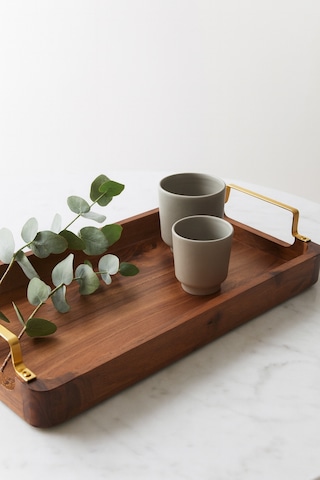Ahşap Servis Tepsisi Altın Renk Metal Kulplu Dikdörtgen Çay Ve Kahve Sunum Tepsisi 48x18x5.8 Cm Kahverengi