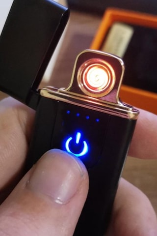 Thentech Şarjlı Alevsiz Rüzgarda Dayanıklı Elektrikli Çakmak Dumansız Alevsiz Çakmak Siyah