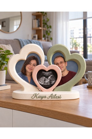 Sehmira Kişiye Özel Üç Kalpli Aile Fotoğraf Çerçevesi Beyaz - Pembe